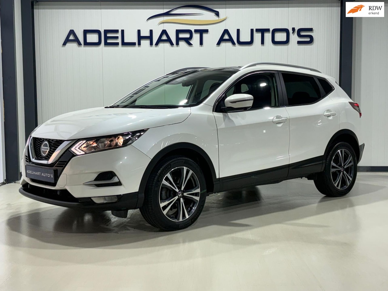 Nissan Qashqai - 1.3 DIG-T N-Connecta automaat / Panorama dak / Navigatie full map / 360 Camera / Cruise co - AutoWereld.nl