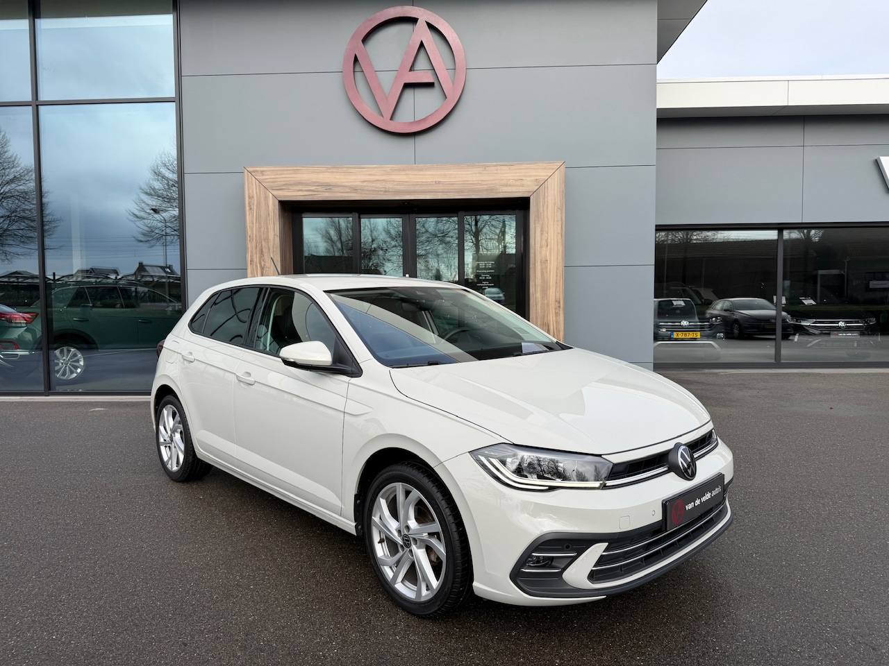 Volkswagen Polo - 1.0 TSI Style Alcantara | Camera | Virtual | Navi | 17 inch | IQ light | Climate | Stoelve - AutoWereld.nl