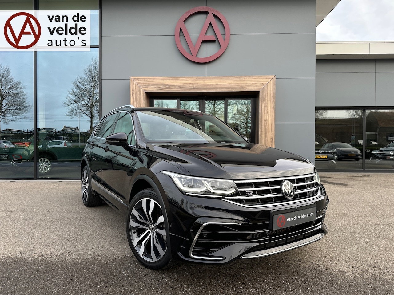 Volkswagen Tiguan - 1.4 TSI eHybrid R-Line | Trekhaak | Dode hoek | 360 Camera | 20 inch | Discover Pro | rijk - AutoWereld.nl