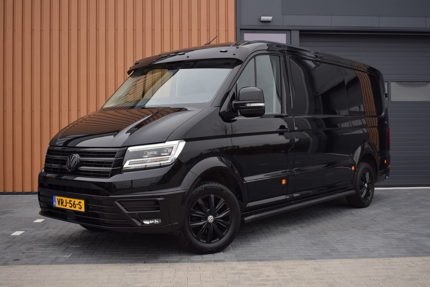 Volkswagen Crafter - 35 2.0 TDI 177pk DSG L3H2 | LED | Camera | Clima | Standkachel - AutoWereld.nl