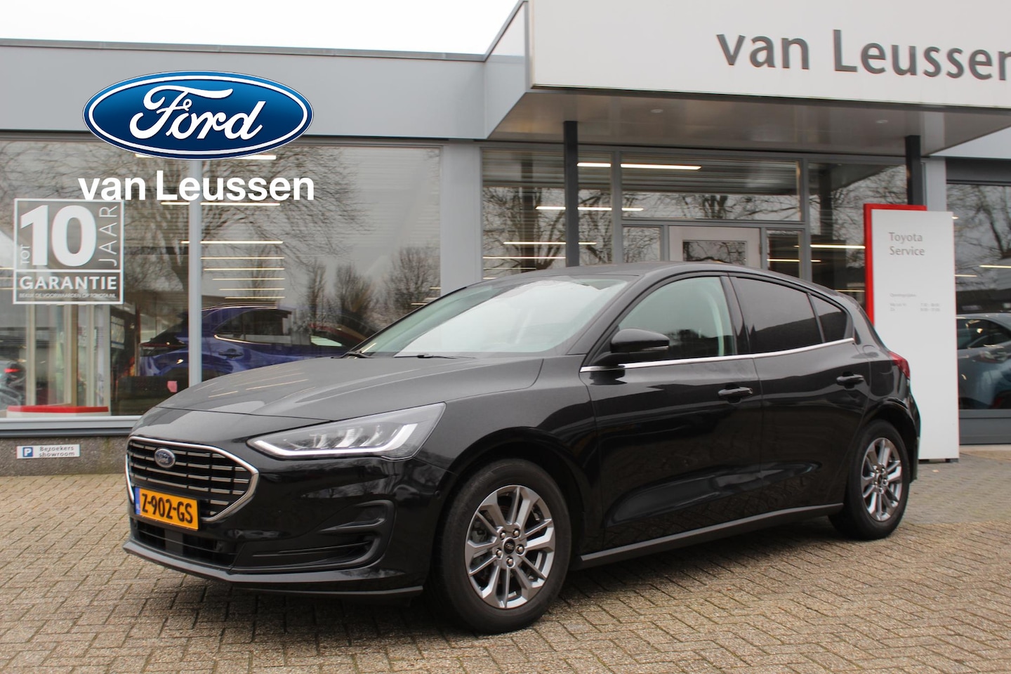 Ford Focus - 125PK HYBRID TITANIUM 5-DEURS WINTERPACK PRIVACY-GLASS LM-VELGEN CRUISE CLIMA NL-AUTO - AutoWereld.nl