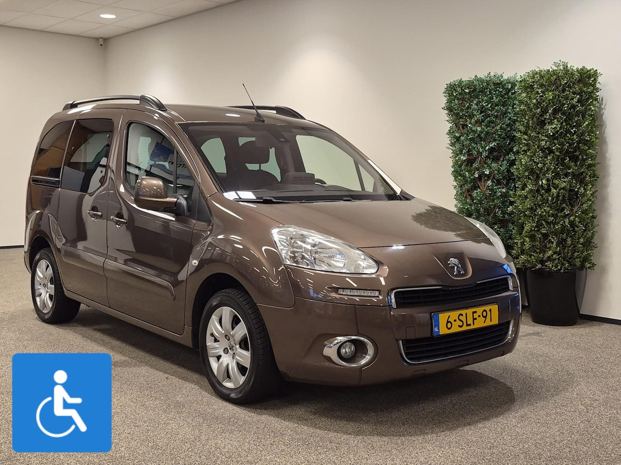 Peugeot Partner - 1.6 16V rolstoelvervoer 3+1 5+0 - AutoWereld.nl