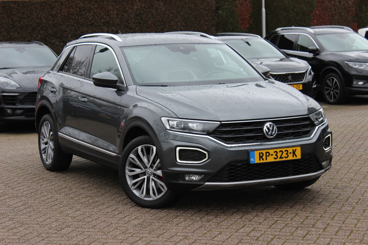 Volkswagen T-Roc - 1.5 TSI Sport / Trekhaak / Virtual Cockpit / Navigatie / 17'' / Parkeerhulp V+A / CarPlay - AutoWereld.nl