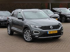 Volkswagen T-Roc - 1.5 TSI Sport / Trekhaak / Virtual Cockpit / Navigatie / 17'' / Parkeerhulp V+A / CarPlay