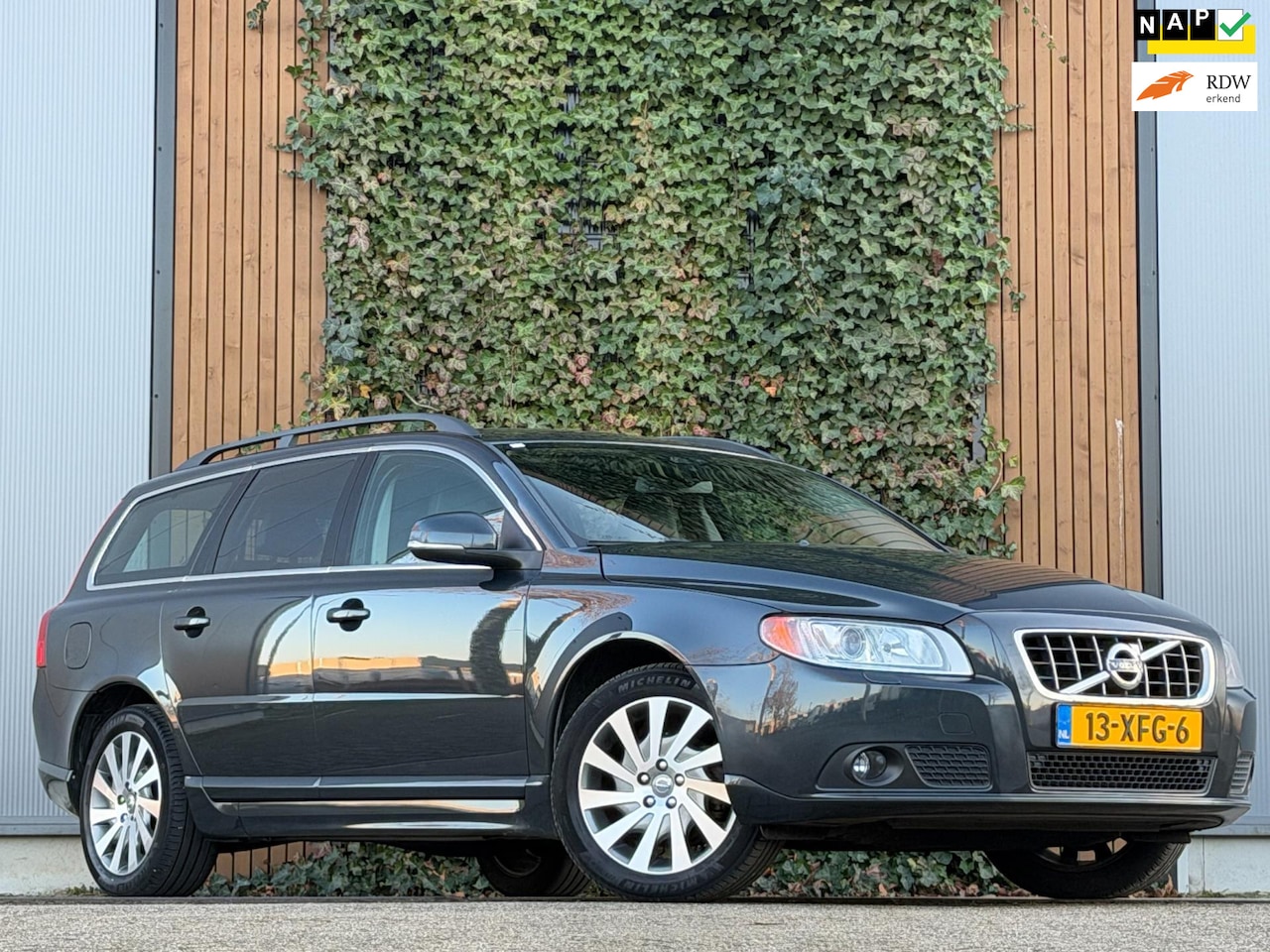 Volvo V70 - 1.6 T4 Limited Edition 180PK|Trekhaak|automaat - AutoWereld.nl