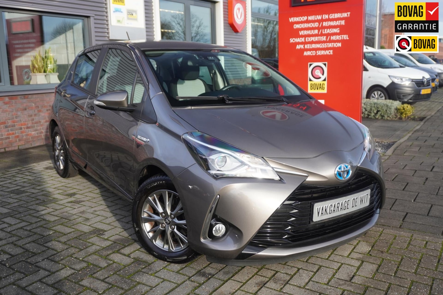 Toyota Yaris - 1.5 Hybrid Design / Camera / Cruise control / Climate Control / Bluetooth / Navi - AutoWereld.nl