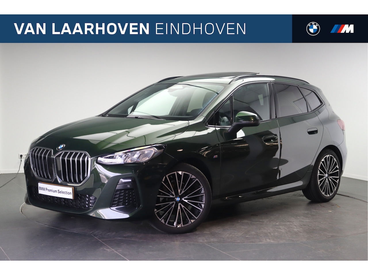 BMW 2-serie Active Tourer - 220i M Sport Automaat / Trekhaak / Panoramadak / Sportstoelen / M Adaptief onderstel / Ach - AutoWereld.nl