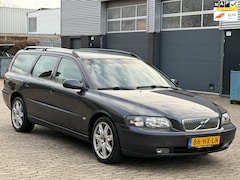 Volvo V70 - 2.4 Comfort Line AUTOMAAT AIRCO CLIMA TREKHAAK APK