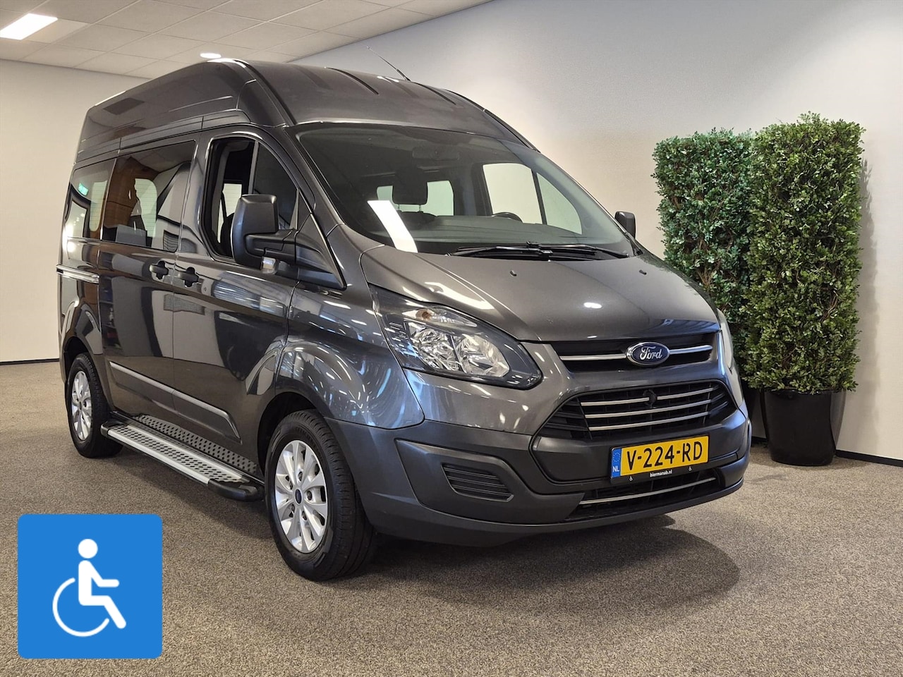 Ford Transit Custom - L1H2 Rolstoelbus Automaat (airco achterin) - AutoWereld.nl