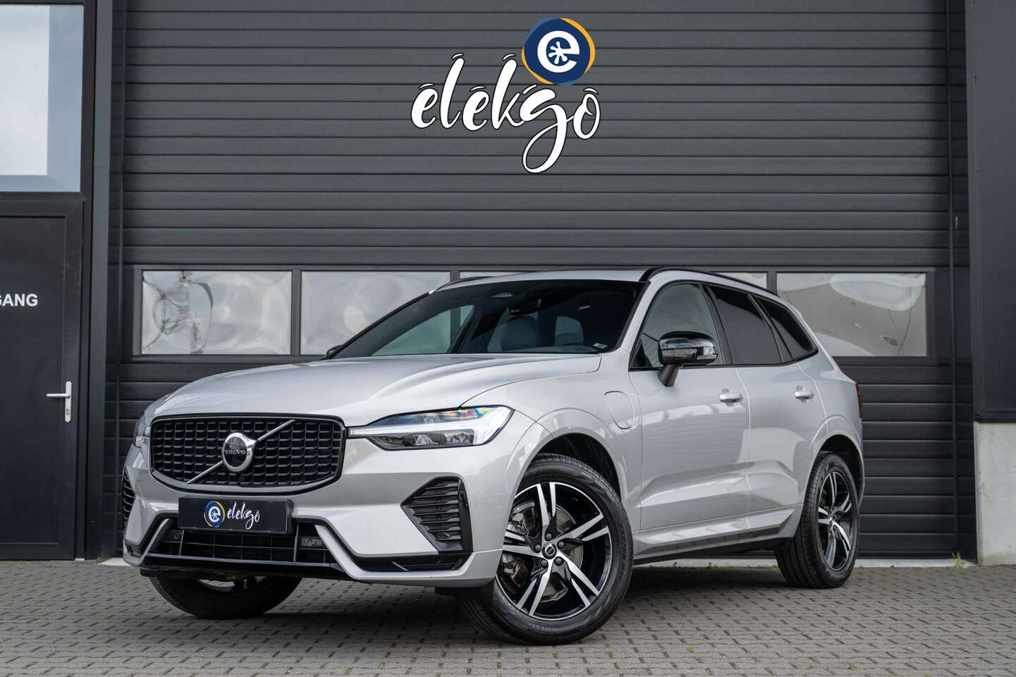Volvo XC60 - 2.0 T6 Plug-in hybrid AWD R-Design 350 PK|Pano|Trekhaak - AutoWereld.nl