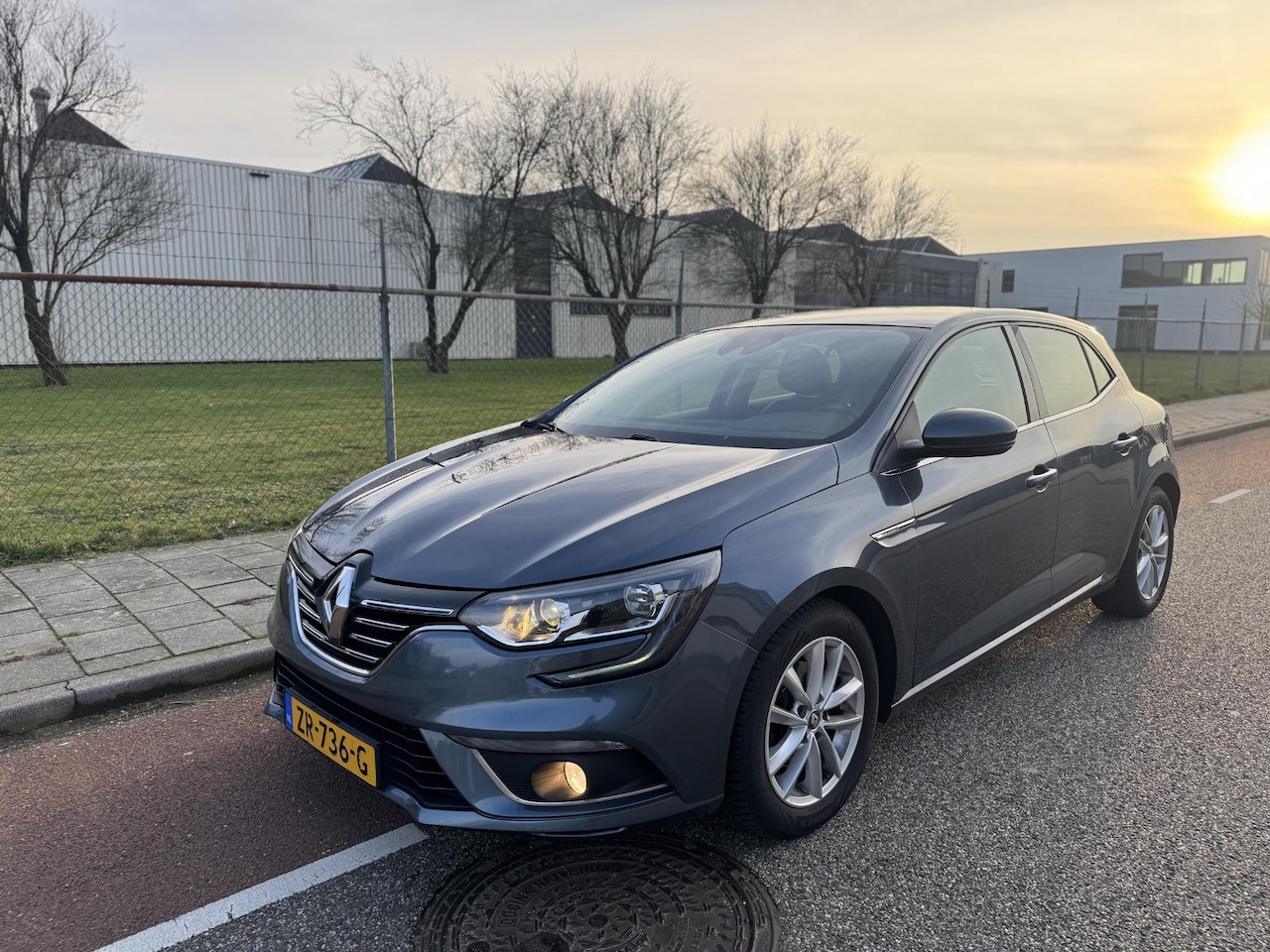 Renault Mégane - 1.2 TCe Zen Airco | Cruise | Trekhaak - AutoWereld.nl