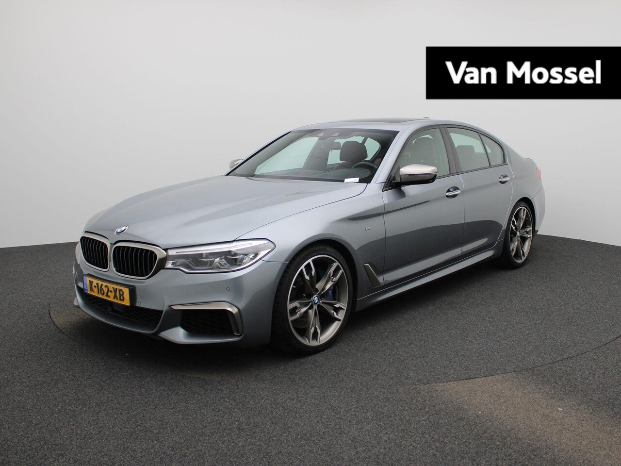 BMW 5-serie - M550i xDrive High Executive | Automaat | Harman & Kardon | Schuifdak | Stoel + Stuurverwar - AutoWereld.nl