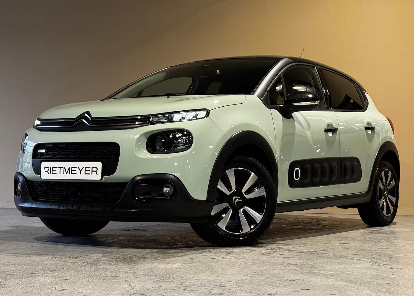 Citroën C3 - 1.2 PureTech S&S Shine | Cam| PDC V+A| Keyless| Trekhaak| Carplay - AutoWereld.nl