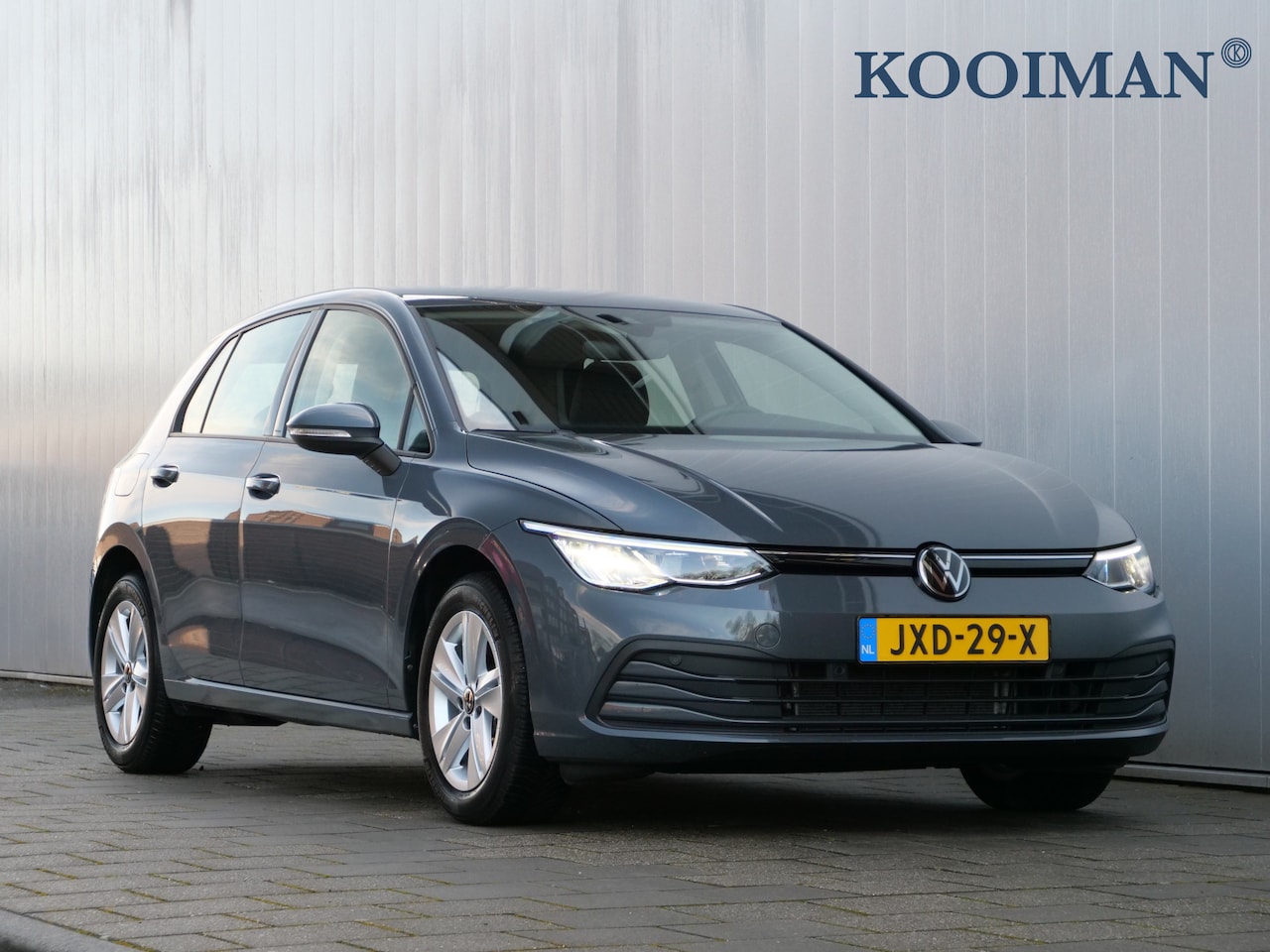 Volkswagen Golf - 1.0 eTSI Life Business 111 Pk Automaat Navigatie / Apple Carplay / DAB / Camera - AutoWereld.nl