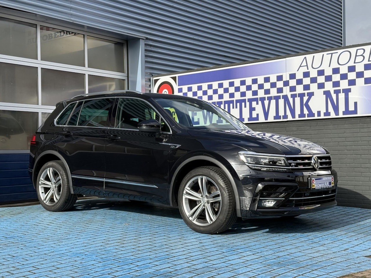 Volkswagen Tiguan - 1.4 TSI R-LINE ADAP CRUISE TREKH VIRTL. - AutoWereld.nl