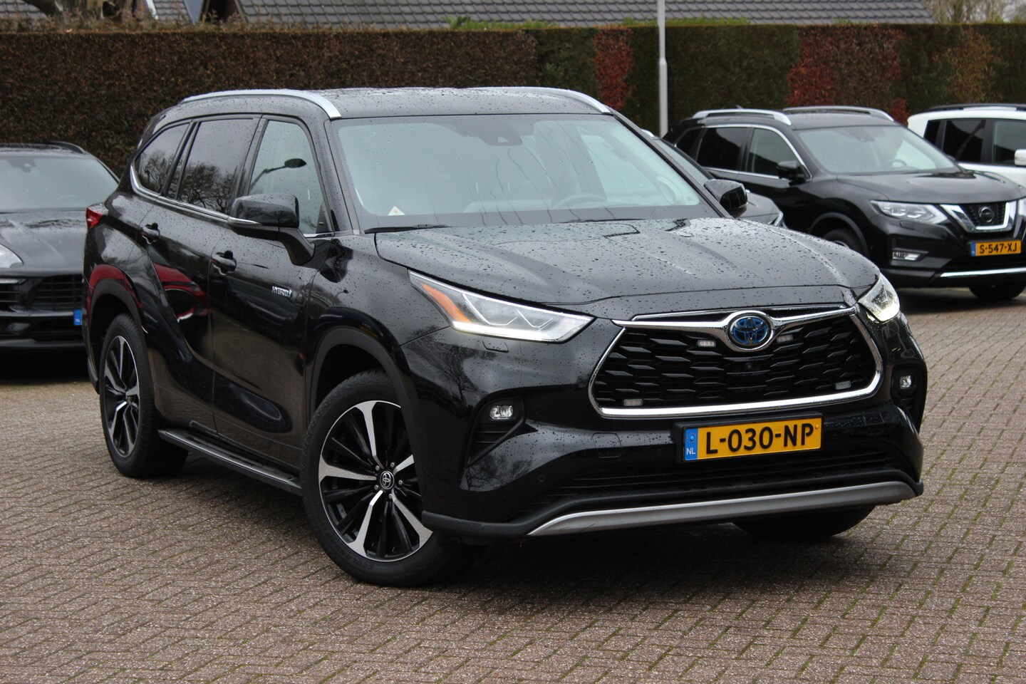 Toyota Highlander - 2.5 AWD Hybrid Premium / Trekhaak / 360Camera / Head-up / Leder / Keyless / 20'' / Navigat - AutoWereld.nl