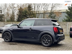 MINI Cooper - 1.5 Essential 19.466 km. Stijlvol en sportief, met luxe lederen bekleding, Apple CarPlay e