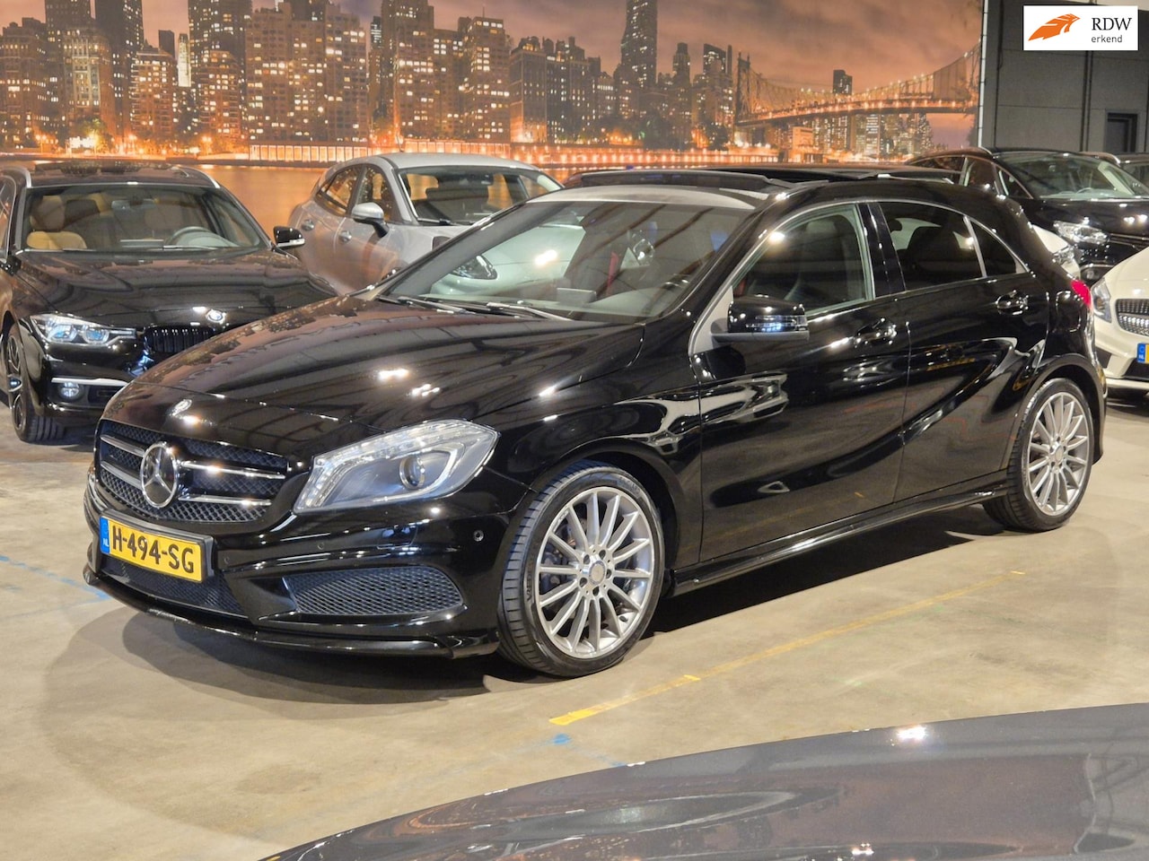 Mercedes-Benz A-klasse - 180 Prestige - AMG Pakket - Panoramadak - Clima - Stoelverwarming - Xenon - LED - AutoWereld.nl
