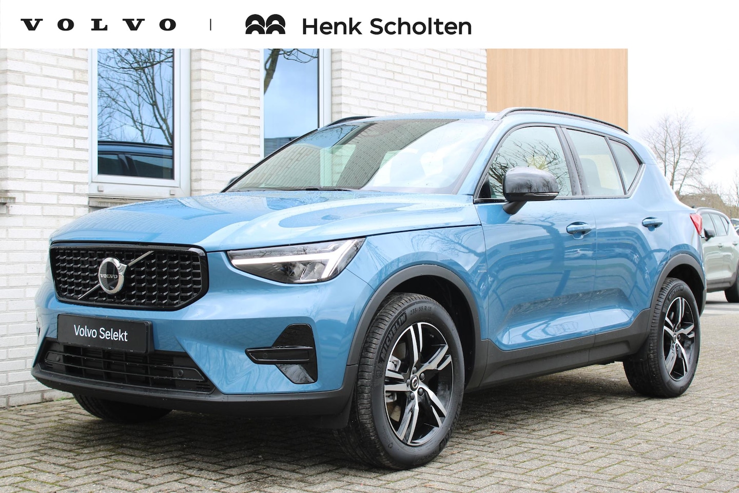 Volvo XC40 - B4 Automaat Plus Dark Trekhaak semi elektrisch inklapbaar | BLIS | Verwarmbaar voorstoelen - AutoWereld.nl
