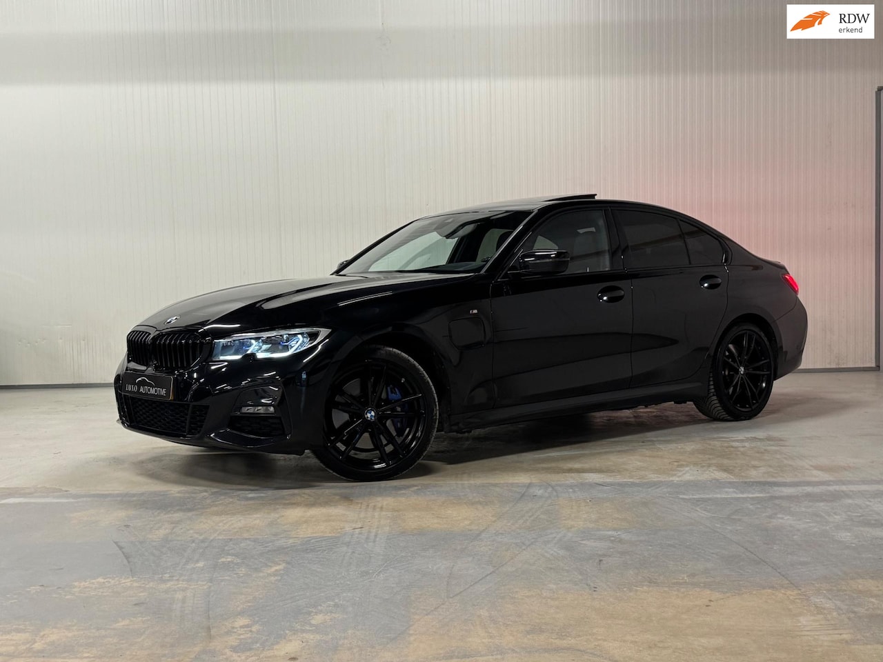 BMW 3-serie - 330e eDrive Edition | M-SPORT | SCHUIF/KANTEL | HUD | H&K | LED | SHADOW LINE - AutoWereld.nl