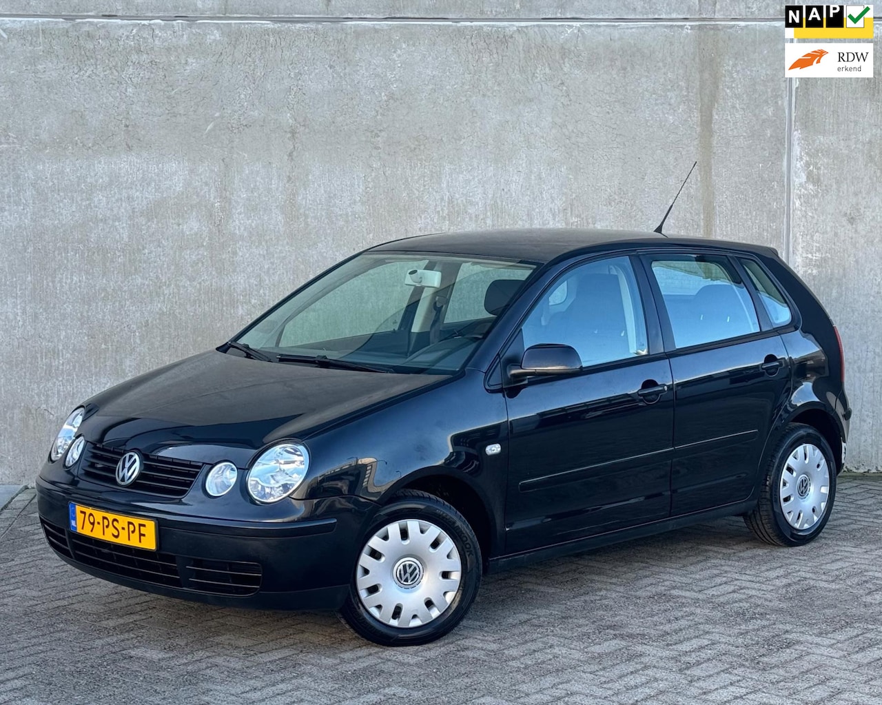 Volkswagen Polo - 1.4 75pk 2004 Zwart 5DR AIRCO|NIEUWE APK|NAP - AutoWereld.nl