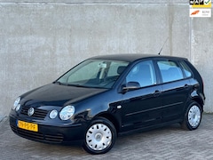 Volkswagen Polo - 1.4 75pk 2004 Zwart 5DR AIRCO|NIEUWE APK|NAP