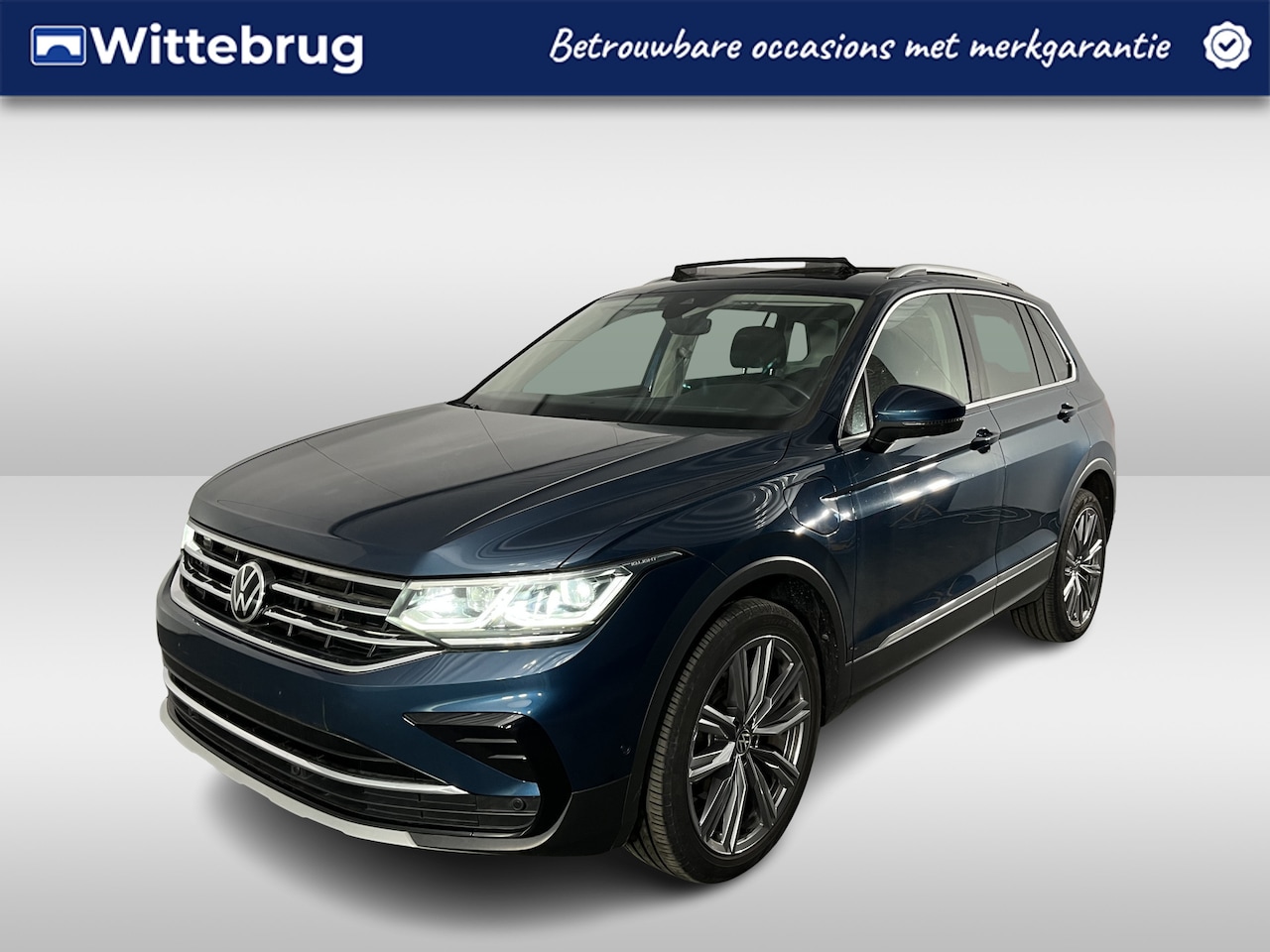 Volkswagen Tiguan - 1.4 TSI eHybrid Elegance / AUTOMAAT/ PANODAK/ TREKHAAK/ DIGITAL DASH/ CRUISE/ CLIMA/ STOEL - AutoWereld.nl