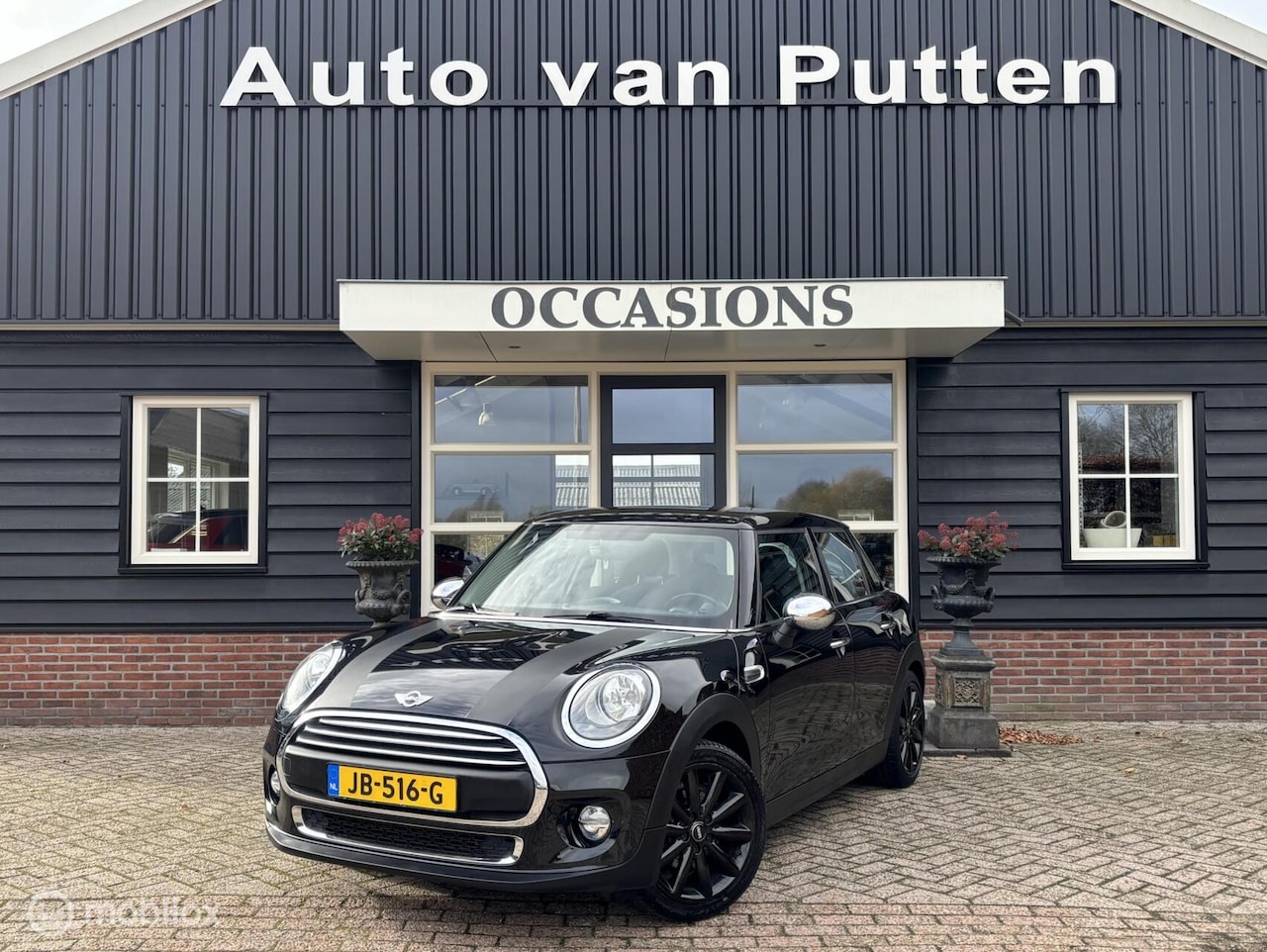 MINI Cooper - One Business BLACK / Navi / Cruise / NAP / - AutoWereld.nl