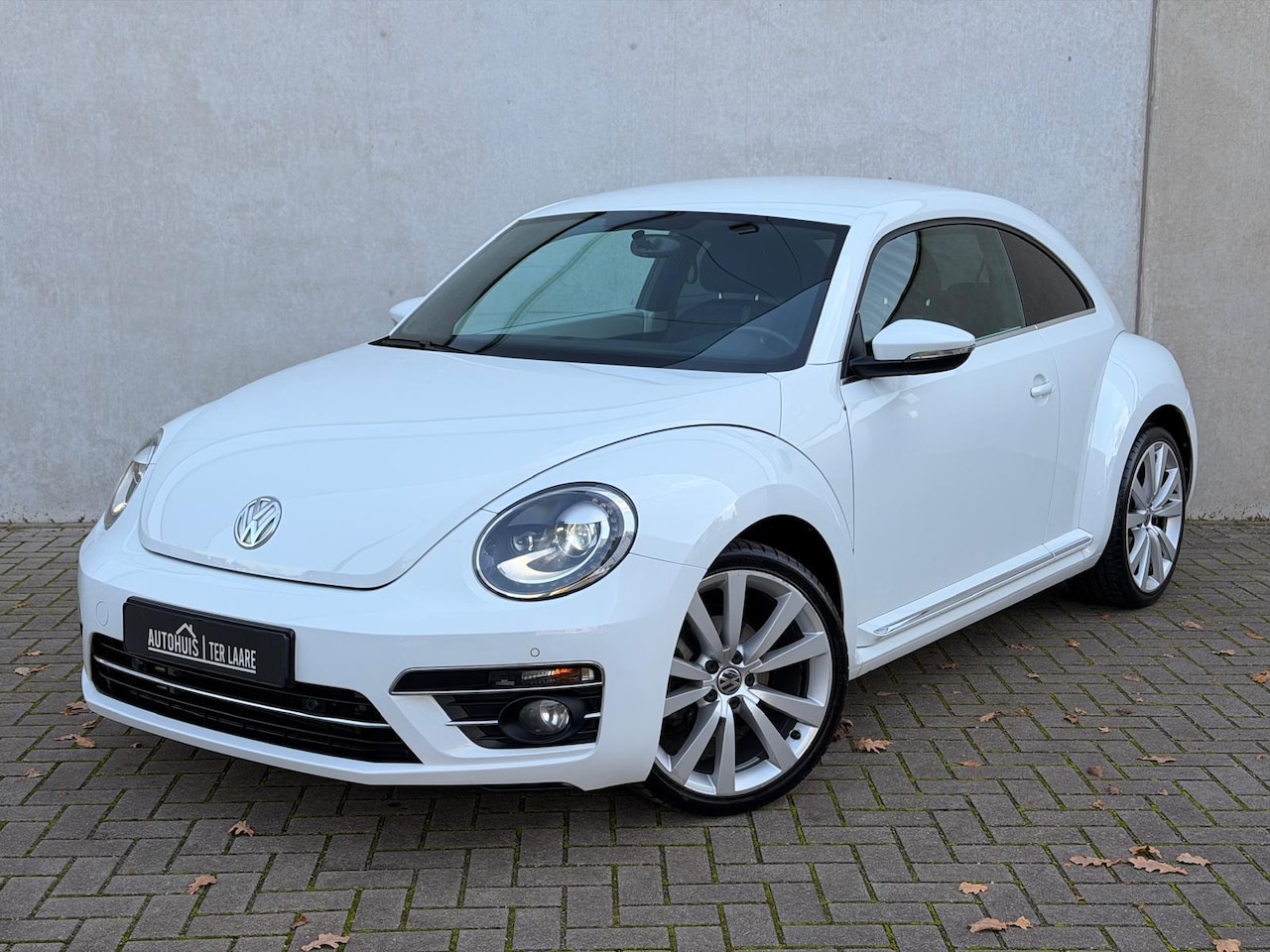 Volkswagen Beetle - 1.2 TSI Design 19'' LED/Xenon CarPlay Cruise - AutoWereld.nl