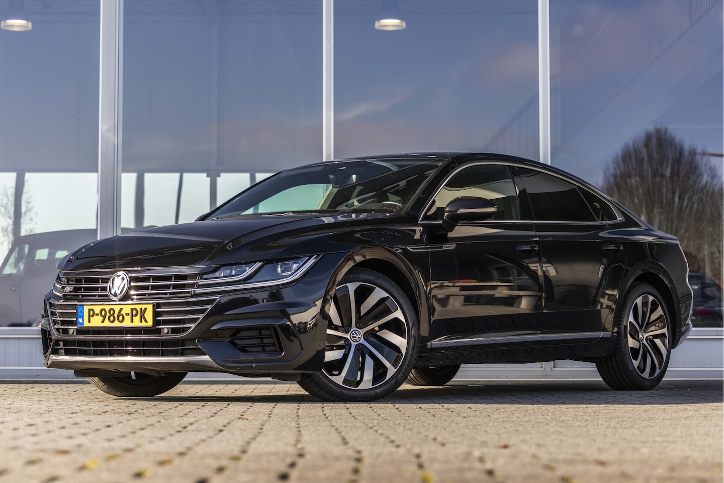 Volkswagen Arteon - 2.0 TSI Business R Exclusive | Pano | 19" - AutoWereld.nl