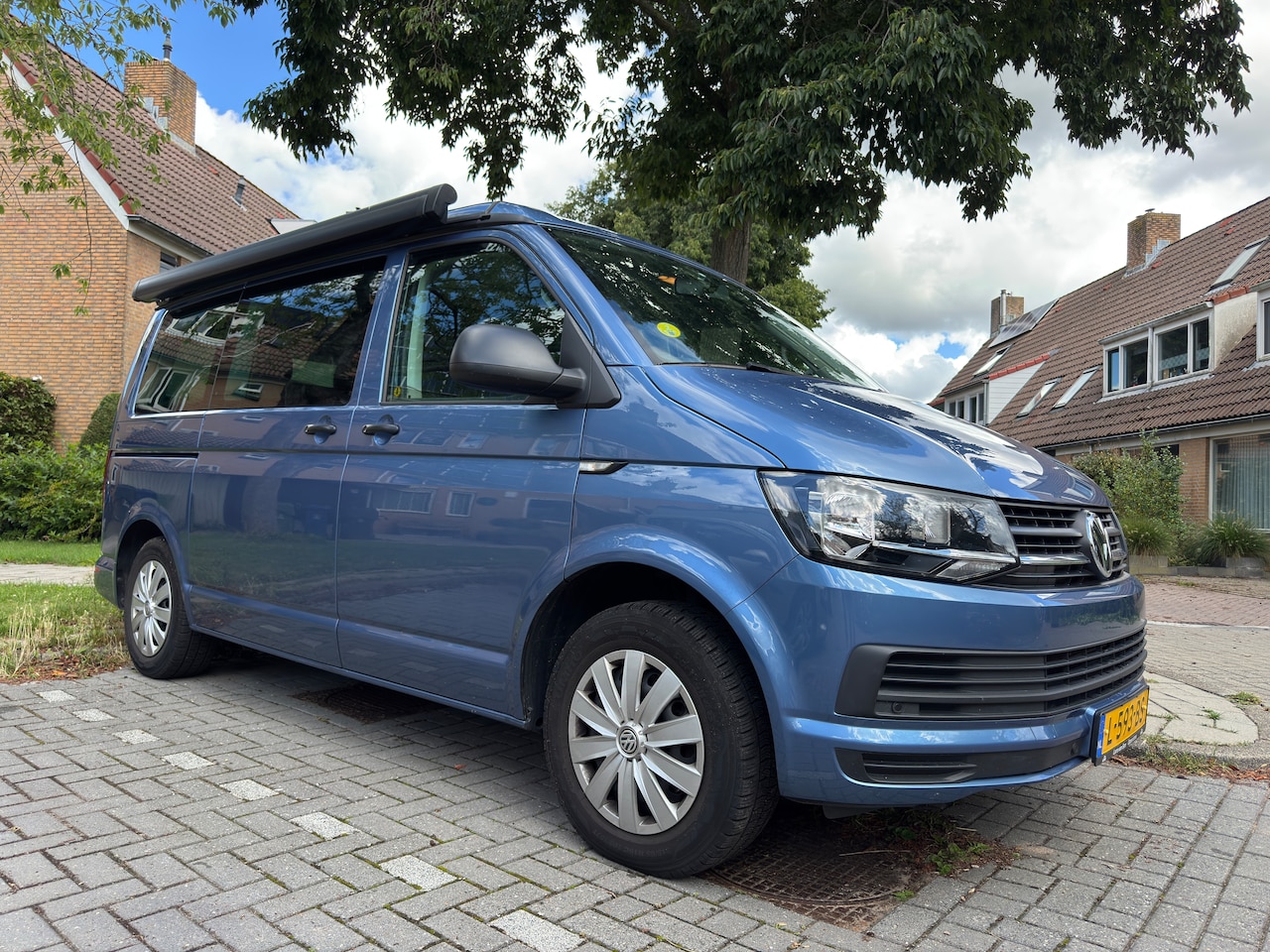 Volkswagen Transporter California - Volkswagen T6 California Coast 2.0 TDI 110KW AUT 2017 Blauw - AutoWereld.nl