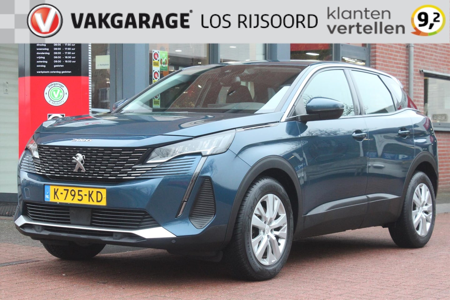Peugeot 3008 - 1.2 PureTech *Active* | Carplay | Camera | Cruise & Climate Control | PDC | Navigatie | Or - AutoWereld.nl