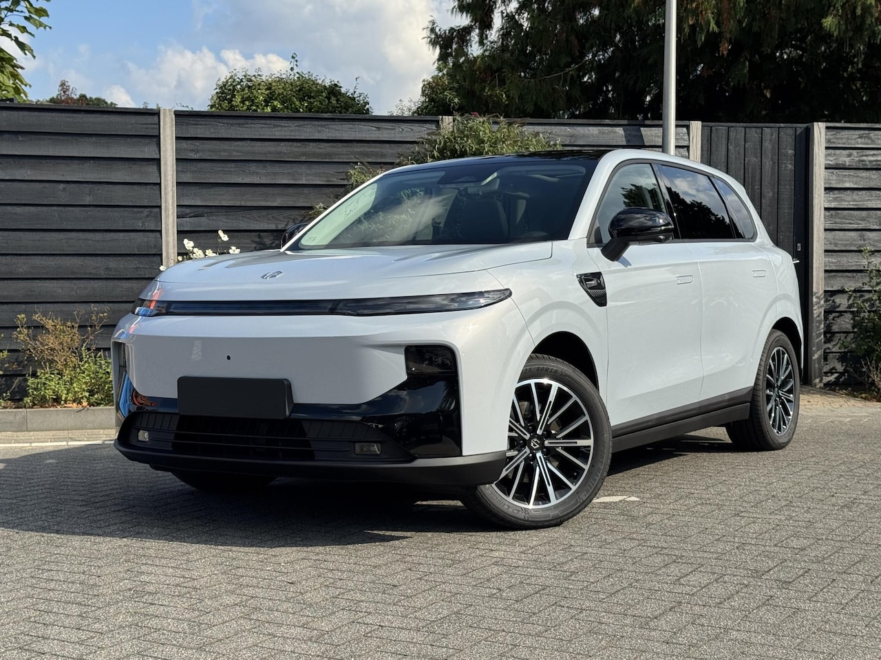 Leapmotor B10 - Design ProMax 67.1 kWh 218PK Automaat Navigatie, Camera 360, Lichtmetalen velgen, Elektris - AutoWereld.nl