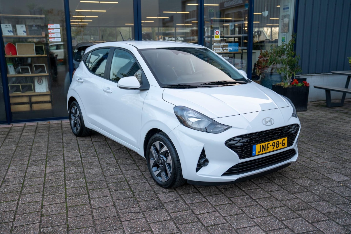 Hyundai i10 - 1.0 Trend 5-zits|Prijs rijklaar incl. 12 mnd garantie|Carplay stoel en stuurverwarming cam - AutoWereld.nl