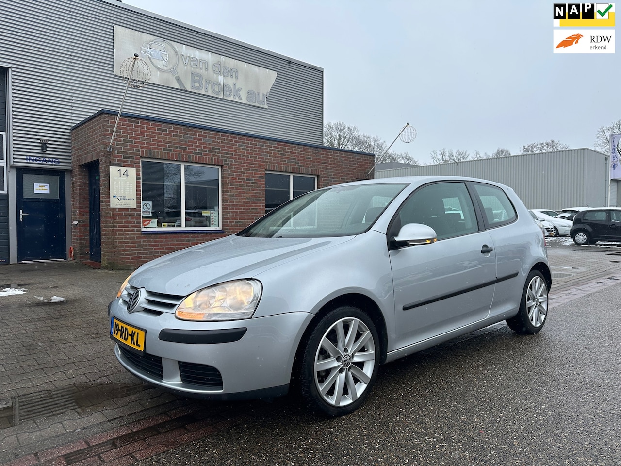 Volkswagen Golf - 1.4 FSI Trendline NW. distributieketting / APK 02/2027 - AutoWereld.nl