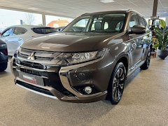 Mitsubishi Outlander - 2.0 PHEV Premium Leder, Trekhaak, Navi, Camera, PDC