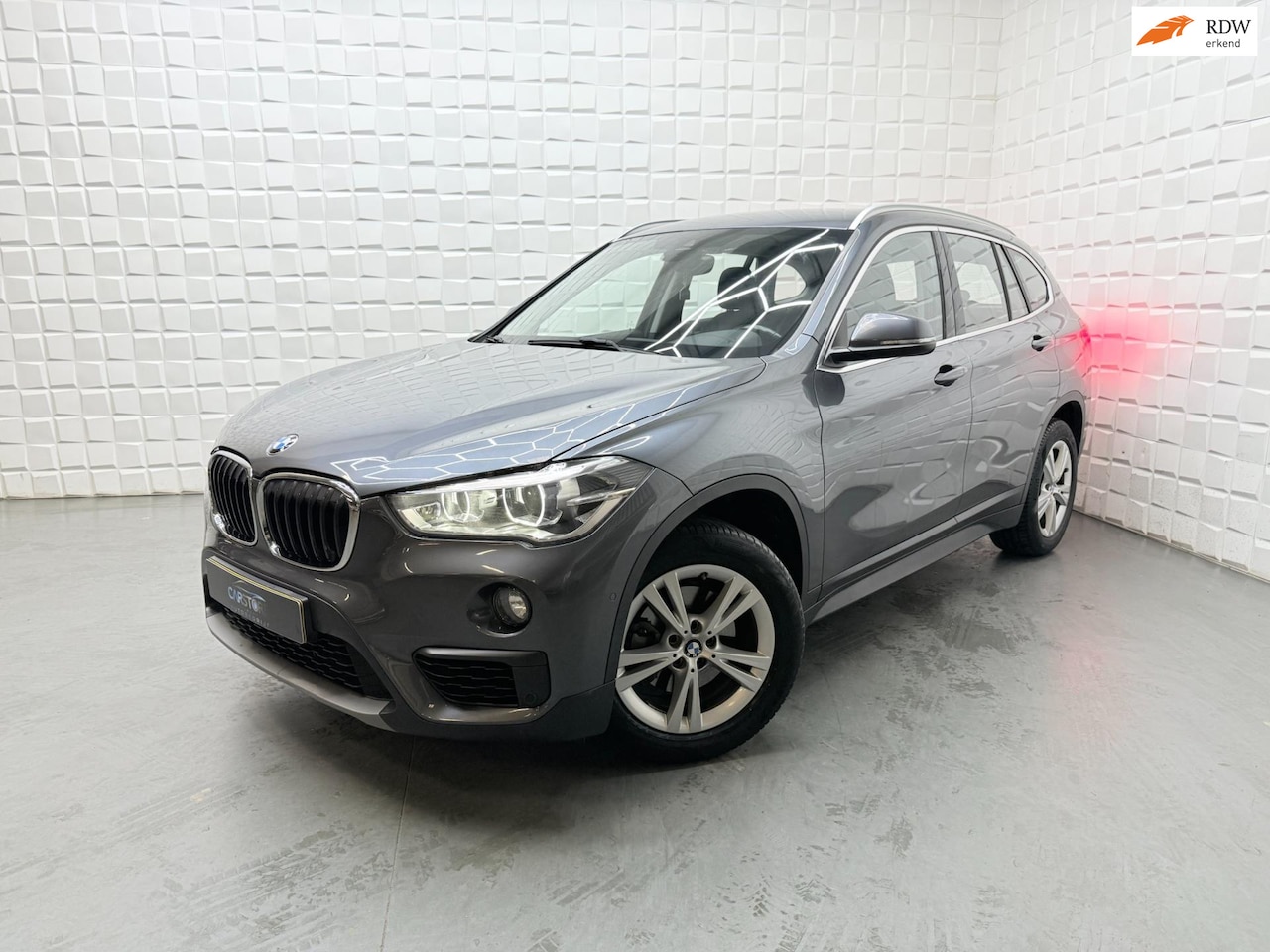 BMW X1 - SDrive18i High Executive AUTOMAAT PDC NAVI SFEERVER - AutoWereld.nl