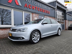 Volkswagen Jetta - 1.2 TSI Comfortline NAP Schuif/Kanteldak Navigatie Airco Cruise Control Nette Auto