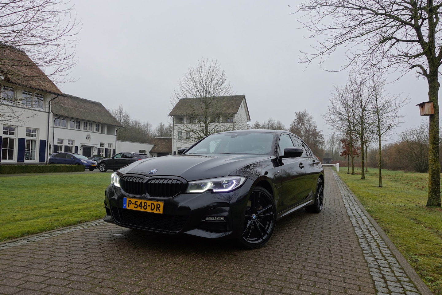 BMW 3-serie - 320e Business Edition Plus M-Sport 19 inch Laser - AutoWereld.nl