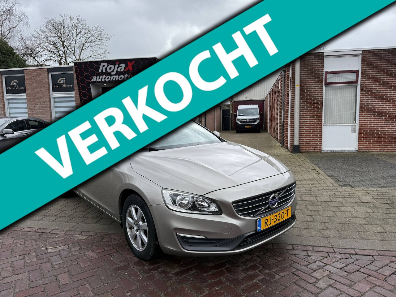 Volvo V60 - 1.6 D2 Momentum NAVI - TREKHAAK - AIRCO. - AutoWereld.nl