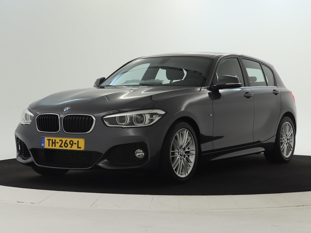 BMW 1-serie - 116i High Executive Sport| M-pakket | Leer | 6 bak - AutoWereld.nl
