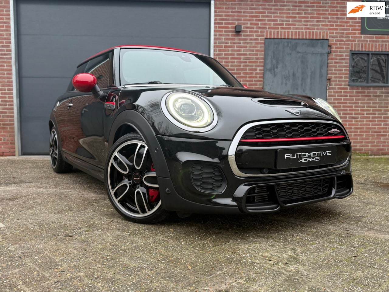 MINI John Cooper Works - 2.0 | HUD | Pano | Harman Kardon | Adaptive Cruise Control | Bomvol opties - AutoWereld.nl