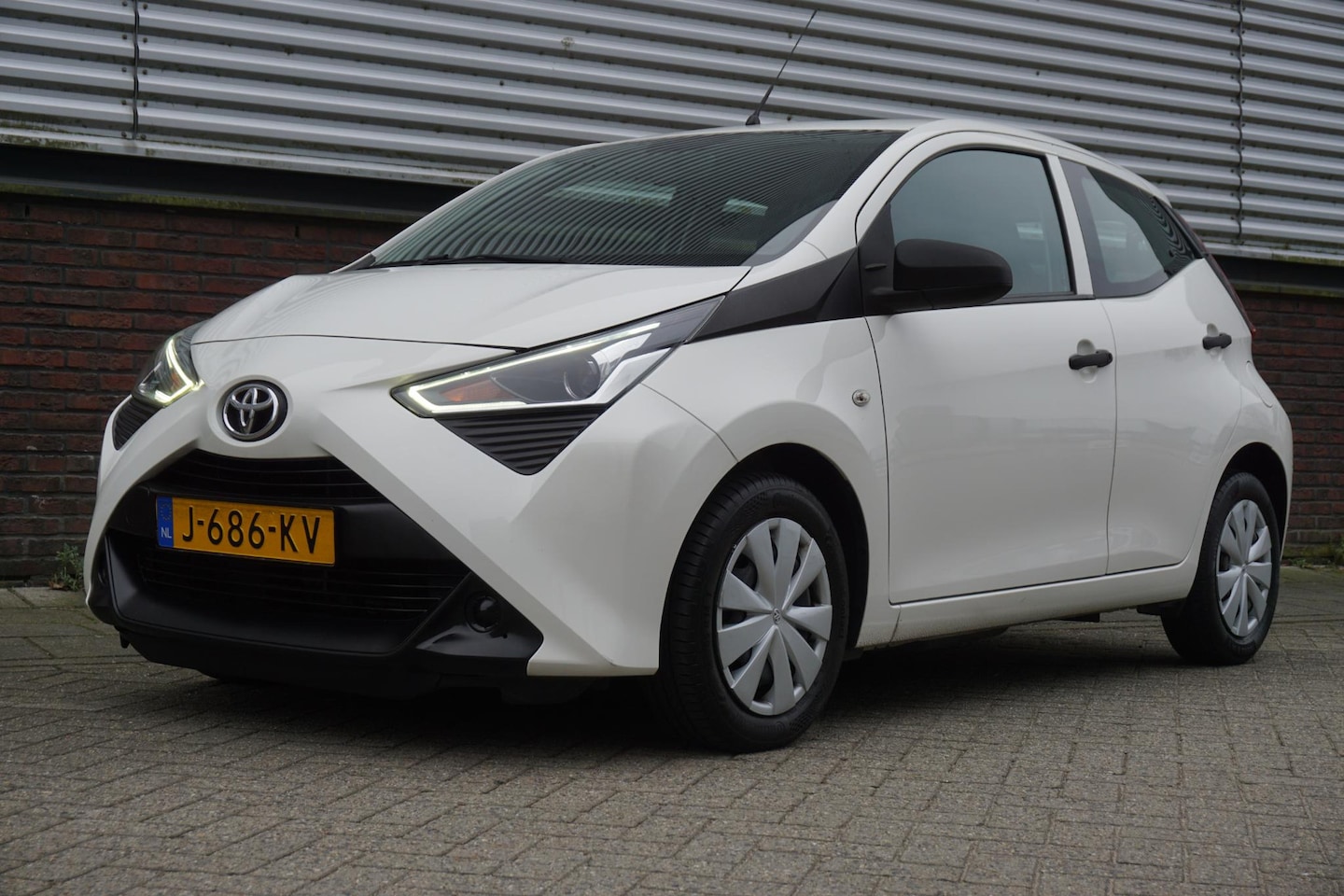 Toyota Aygo - 1.0 VVT-i x-fun | Led | Bluetooth | Cruise Control - AutoWereld.nl