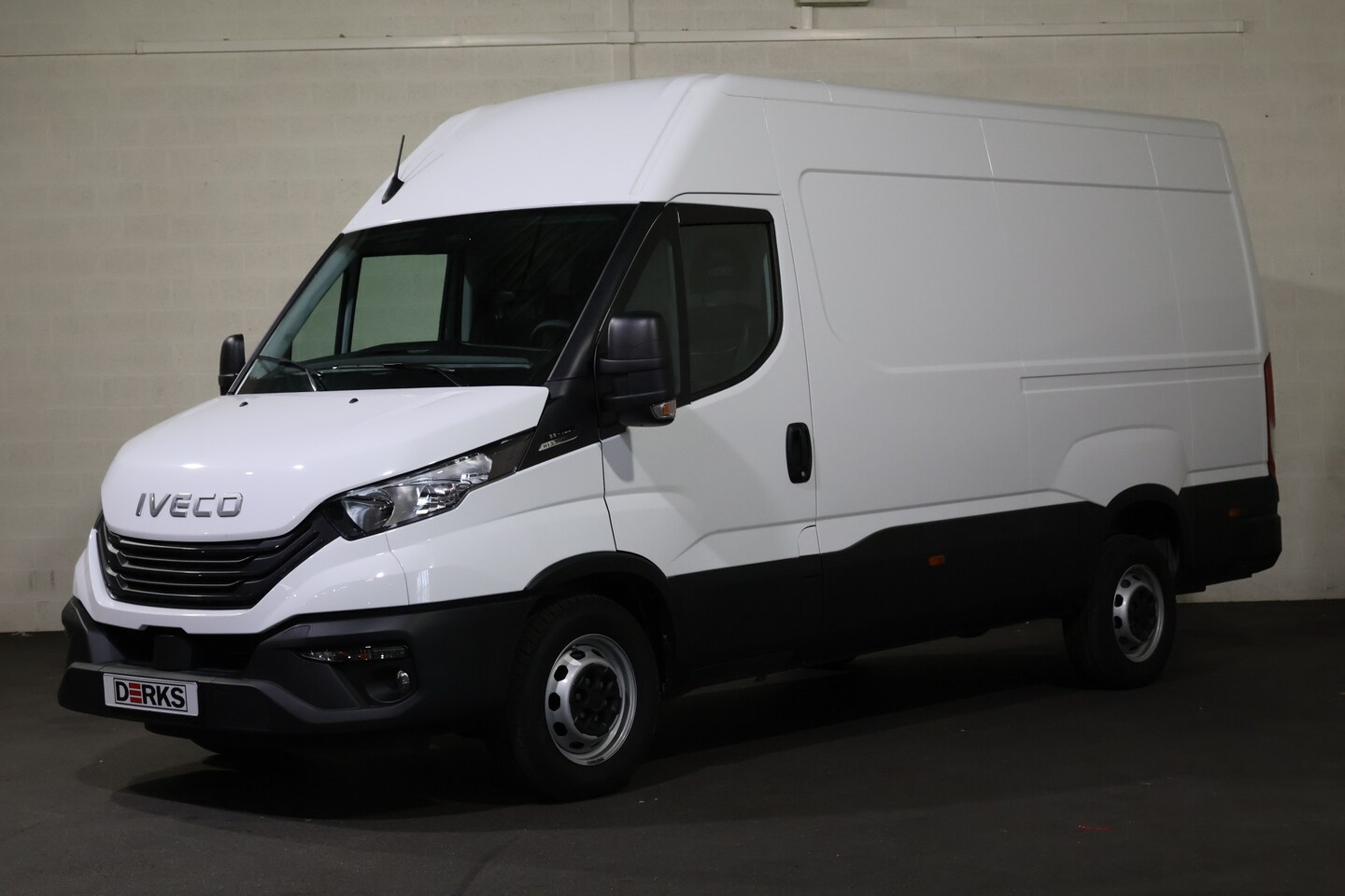 Iveco Daily - 35S16 Hi-Matic L2 H2 3.5T Trekhaak - AutoWereld.nl