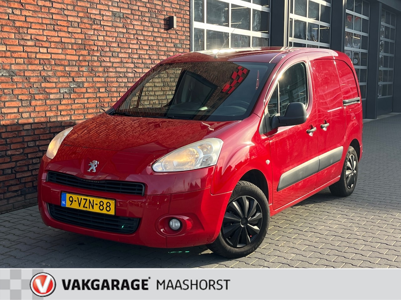 Peugeot Partner - 120 1.6 e-HDI L1 XT Profit + 2Tronic EXPORT Price Automaat/Airco/Cruise/AppConnect - AutoWereld.nl