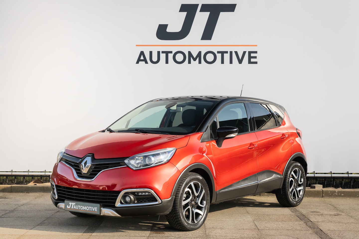 Renault Captur - 1.2 TCe Helly Hansen Half leder | PDC | Navigatie | Cruise Control - AutoWereld.nl