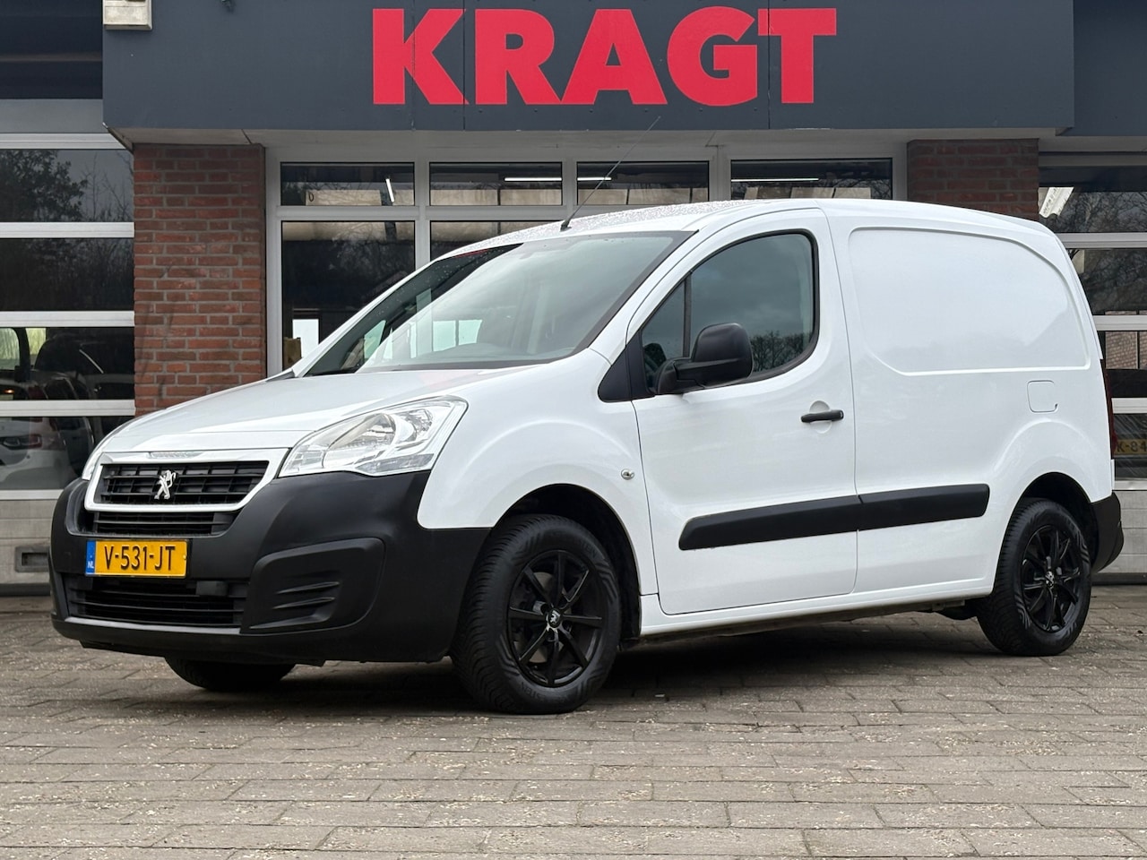 Peugeot Partner - 120 1.6 BlueHDi 100 PK L1H1 Premium/Distr. vervangen, trekhaak, airconditioning, cruise - AutoWereld.nl