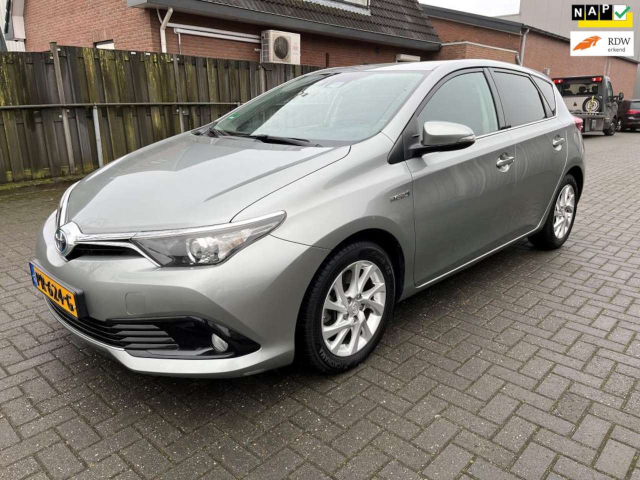 Toyota Auris - 1.8 Hybrid Dynamic Go Navi App Carplay - AutoWereld.nl