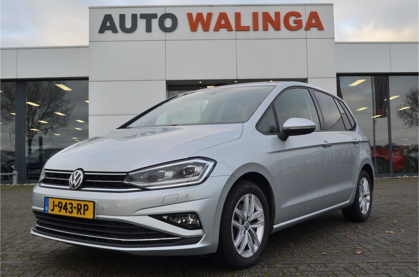 Volkswagen Golf Sportsvan - 1.5 TSI Stoelverwarming Led Koplampen Cruise Control Trekhaak 1400 KG Parkeersens. V+A - AutoWereld.nl