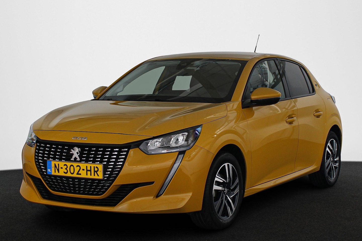 Peugeot 208 - 1.2 PureTech Allure Camera Navi 16" - AutoWereld.nl